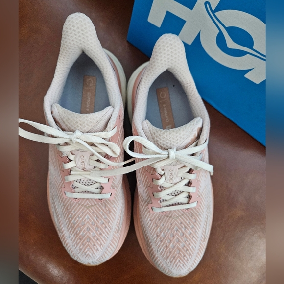 Hoka Clifton 9 women's size 7 - Picture 3 of 15
